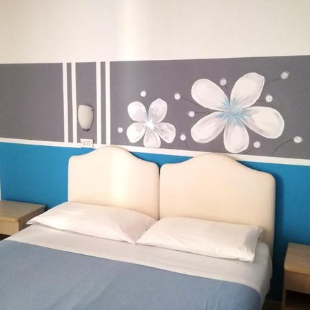 Hotel Serafini リミニ エクステリア 写真