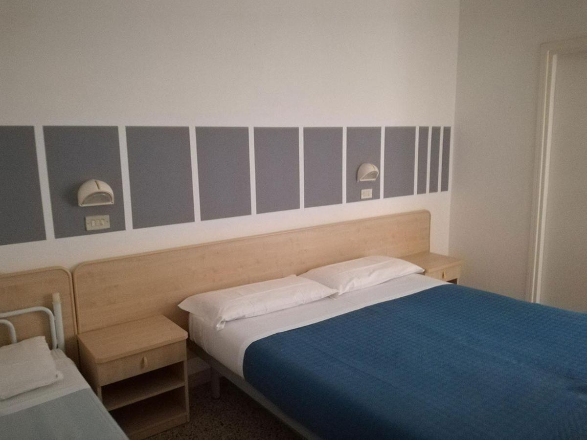 Hotel Serafini リミニ エクステリア 写真