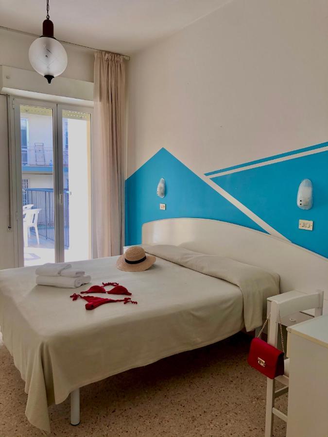 Hotel Serafini リミニ エクステリア 写真