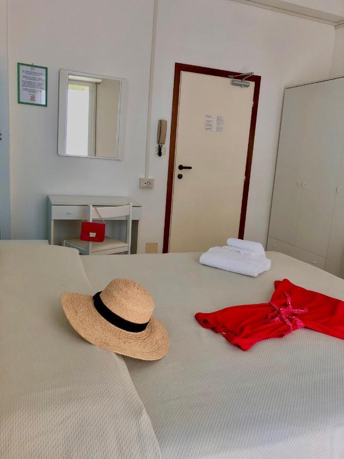 Hotel Serafini リミニ エクステリア 写真