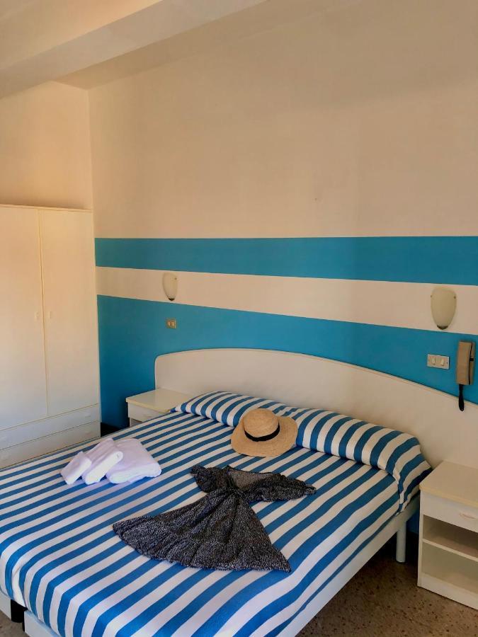 Hotel Serafini リミニ エクステリア 写真