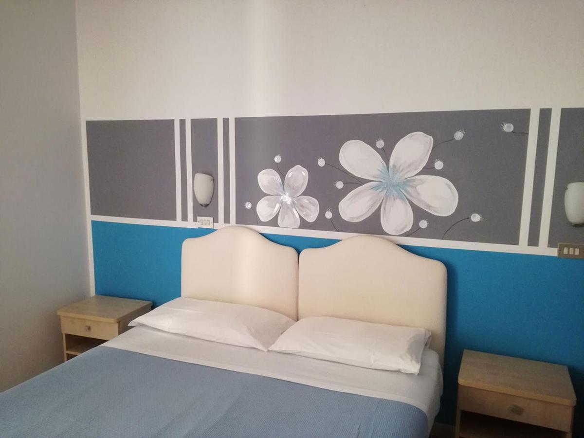 Hotel Serafini リミニ エクステリア 写真