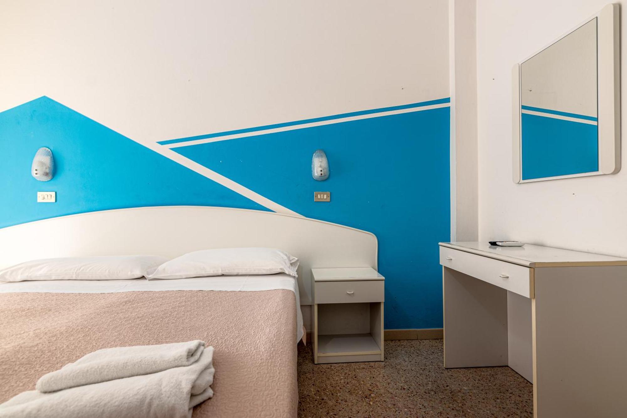 Hotel Serafini リミニ エクステリア 写真